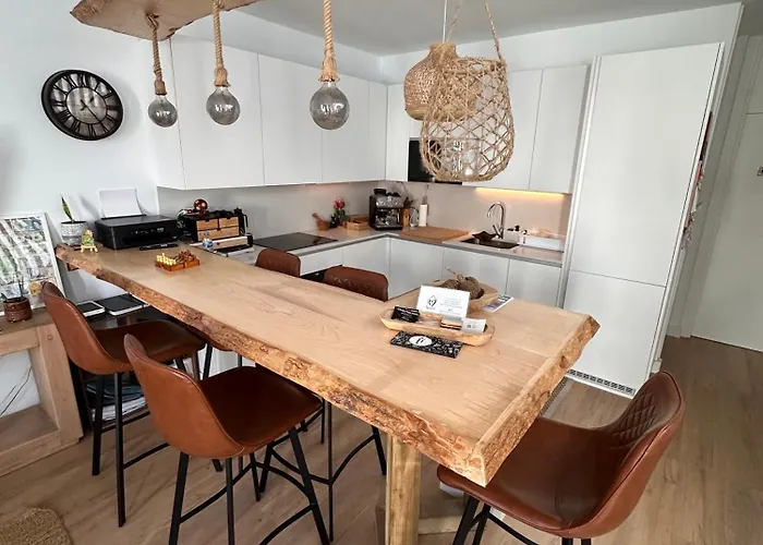 Papa Tote Deluxe Hostel