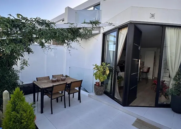 Papa Tote Deluxe Hostel Playa Honda (Lanzarote)